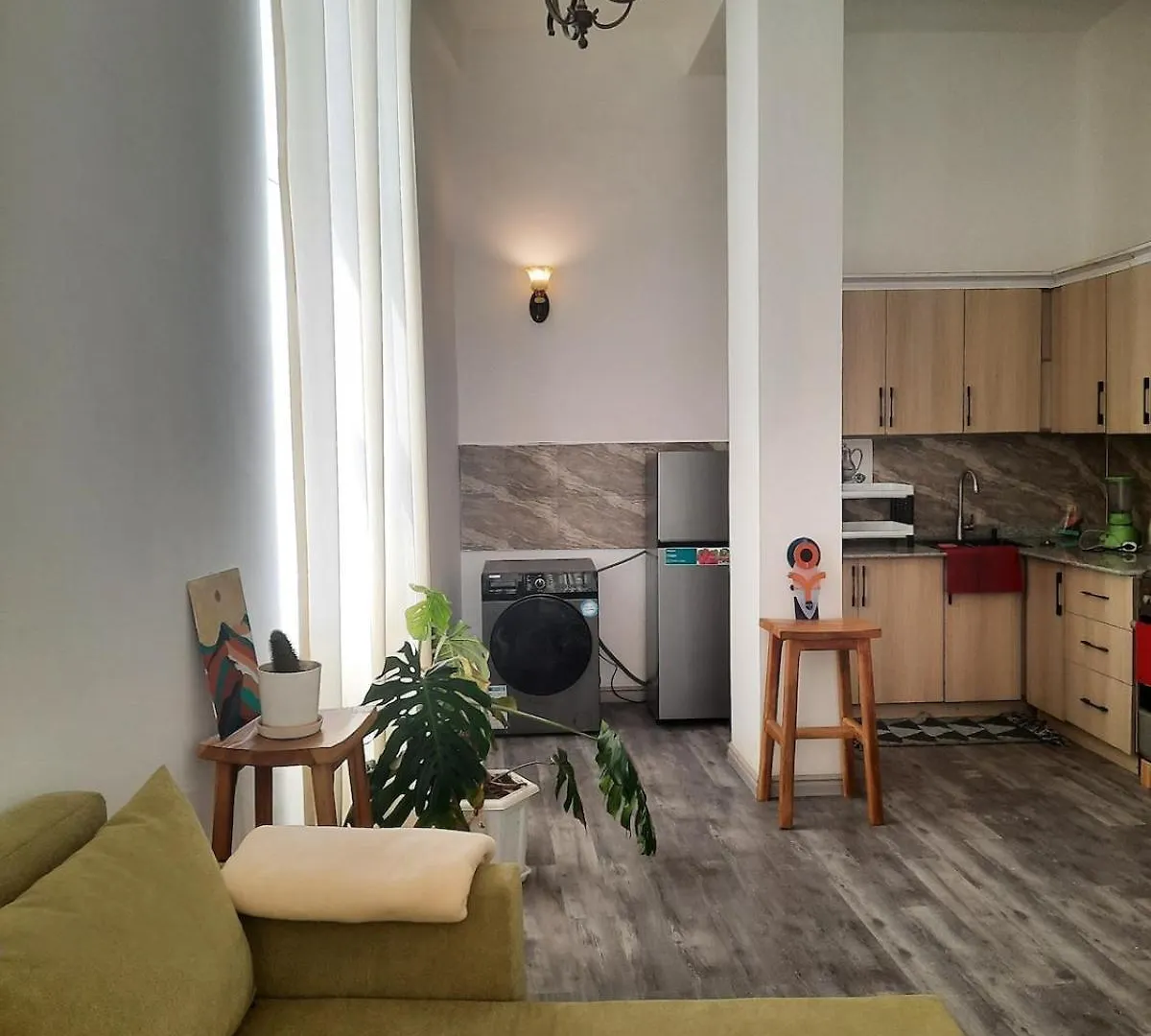 High-Ceiling Retreat With Cozy Modern Touches Appartement Addis Abeba
